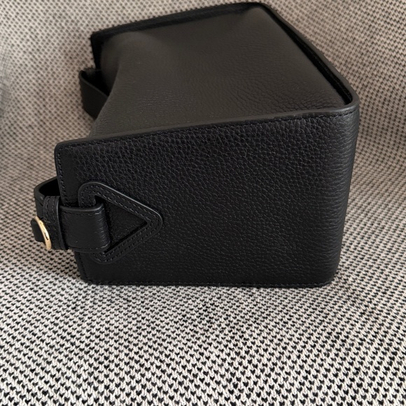 The Horse | Clementine in Black with gold hardware - Picture 8 of 12